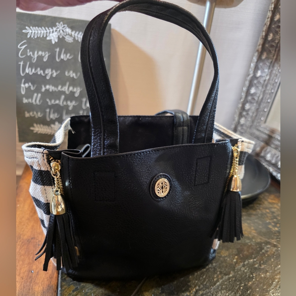 *Y2K* KATE LANDRY • Black & Cream Handbag w/ Removable Pouch.